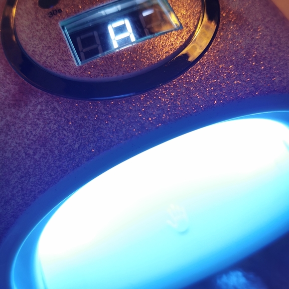 BUNDLE: 🆕 Lavender Violets UV LAMP, Sally Hansen Gel Top Coat, Revlon Gel Envy - Picture 14 of 16